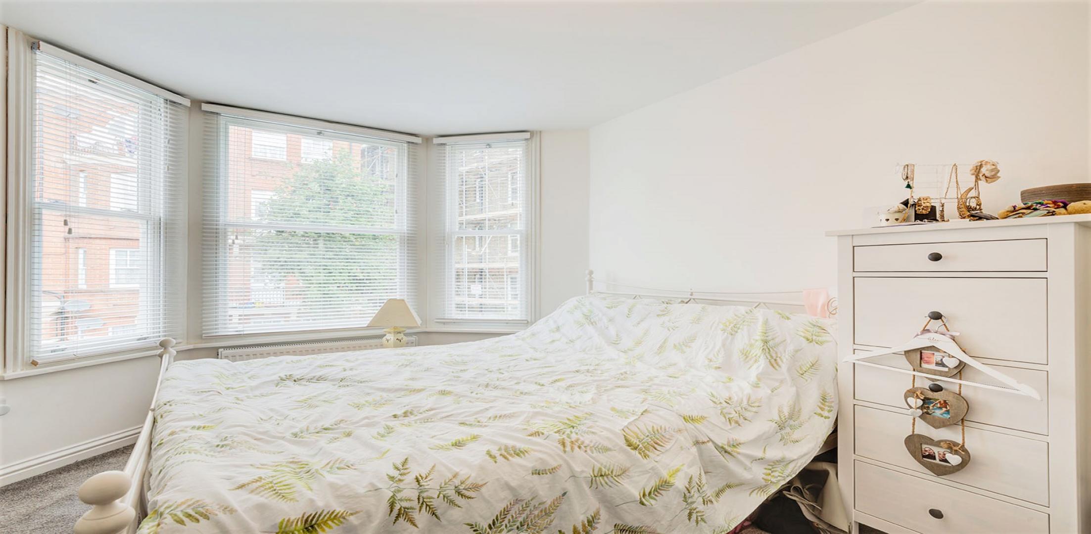 			2 Bedroom, 1 bath, 1 reception Apartment			 Sumatra Road, WEST HAMPSTEAD